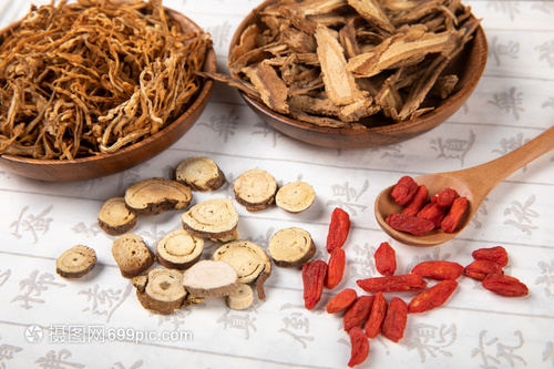 現代家庭的中西交融 傳統中藥材與智能家用電器的巧妙結合